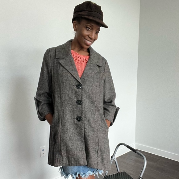 CAbi GRAYISH, BLACK & WHITISH TWEED MEDIUM LENGTH SWING PEA COAT - Picture 10 of 11